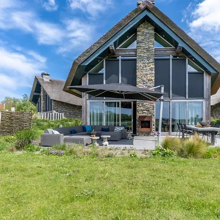 Buytenplaats 191 Vila