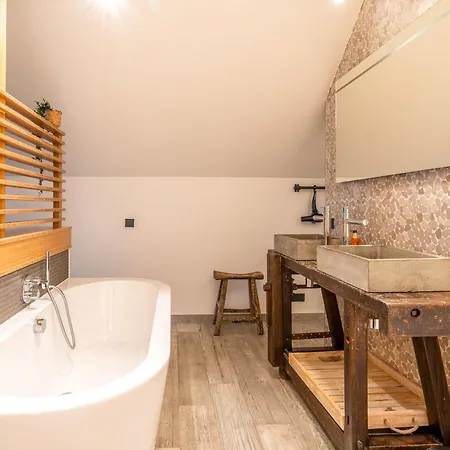 Buytenplaats 191 Vila